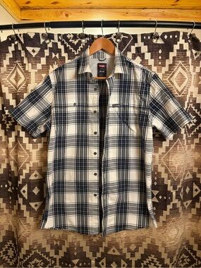Men’s Short Sleeve Wrangler Plaid Button Up, Size Medium, Regular Fit